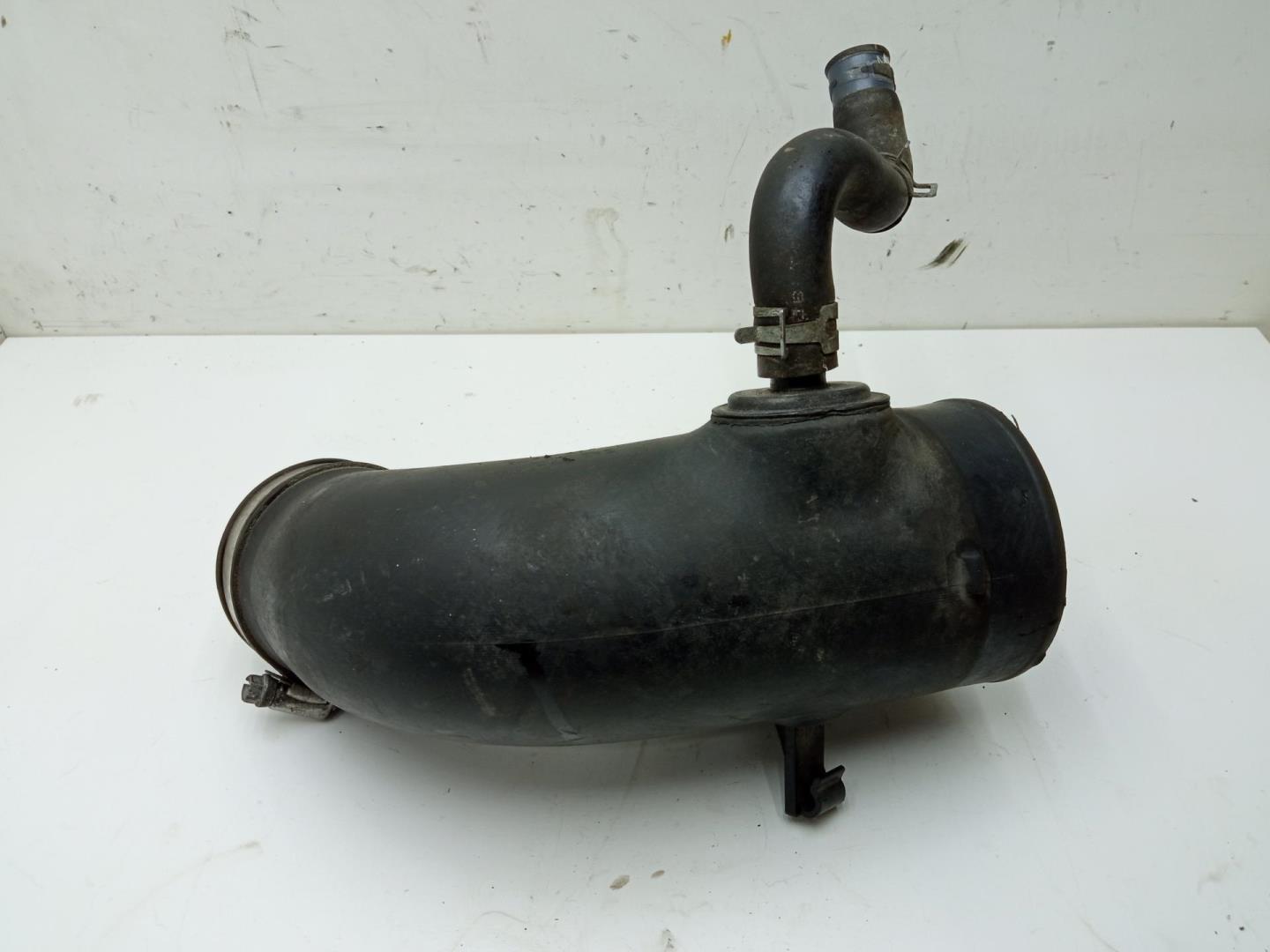 Патрубок воздушного фильтра