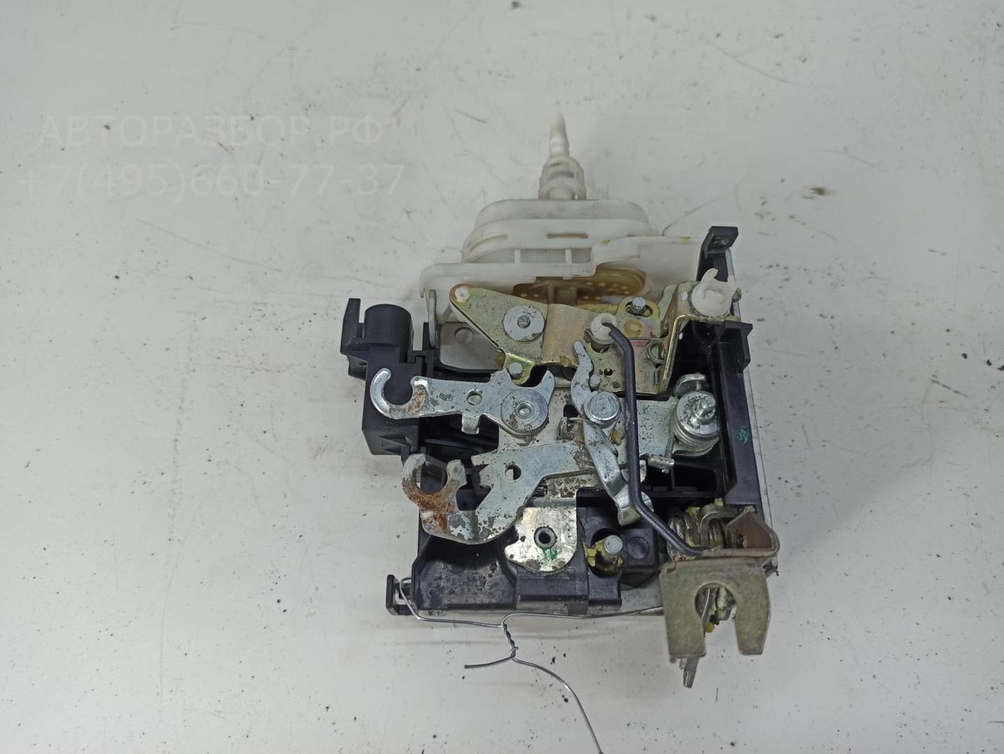 Замок двери передней правой