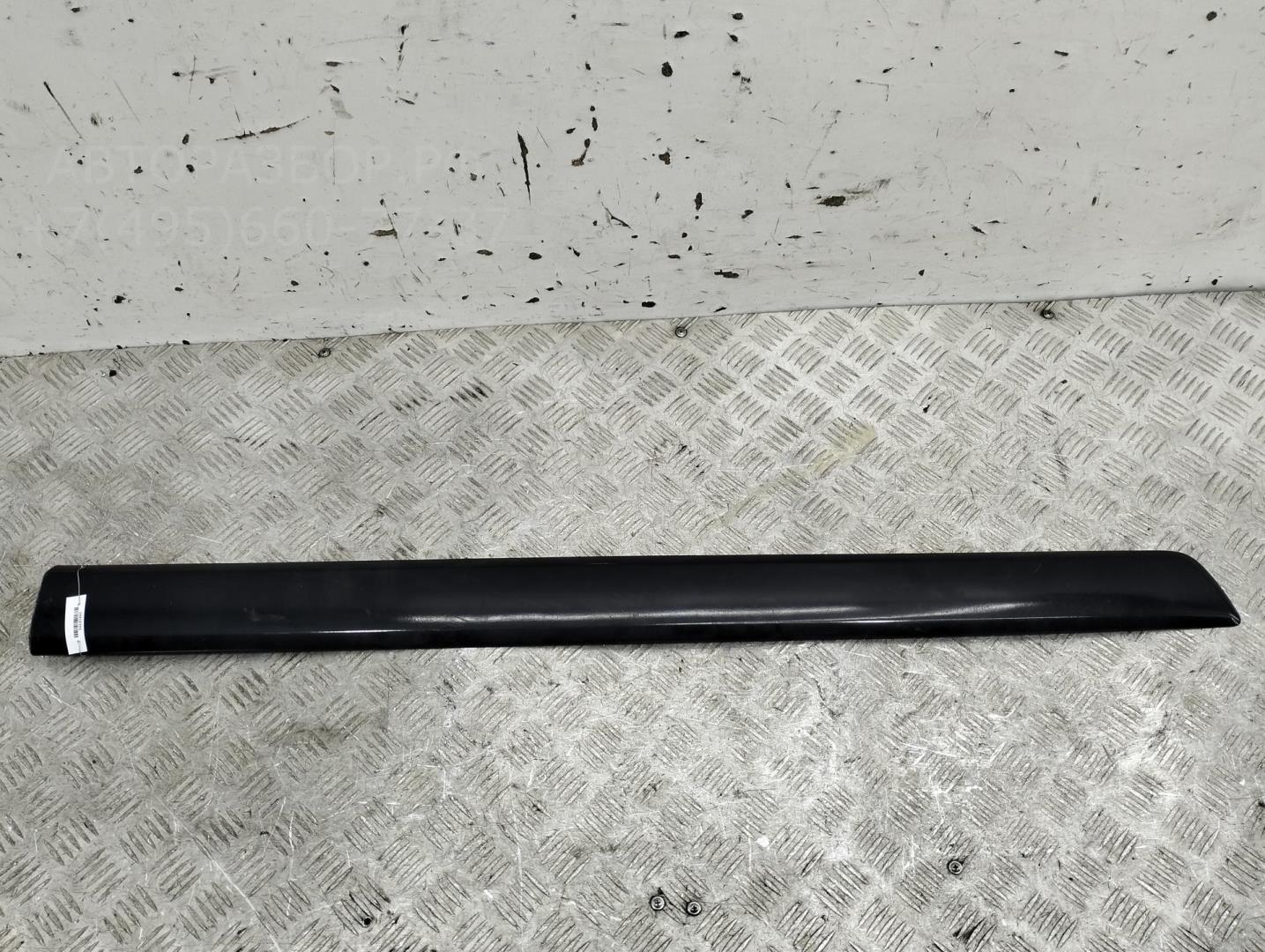 Молдинг двери передней левой