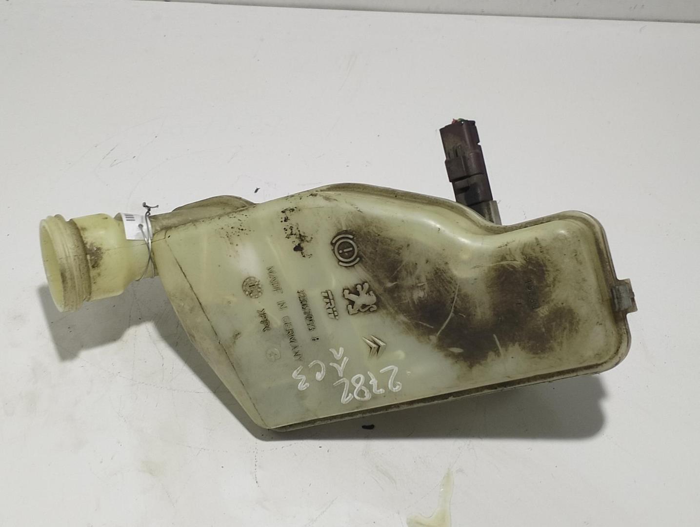 Бачок главного тормозного цилиндра