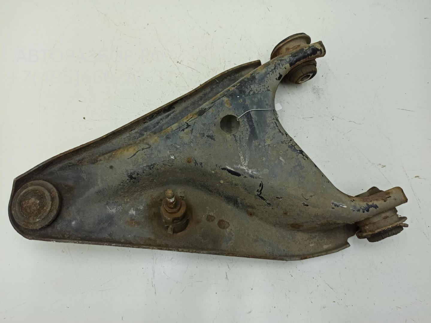 Рычаг передний правый