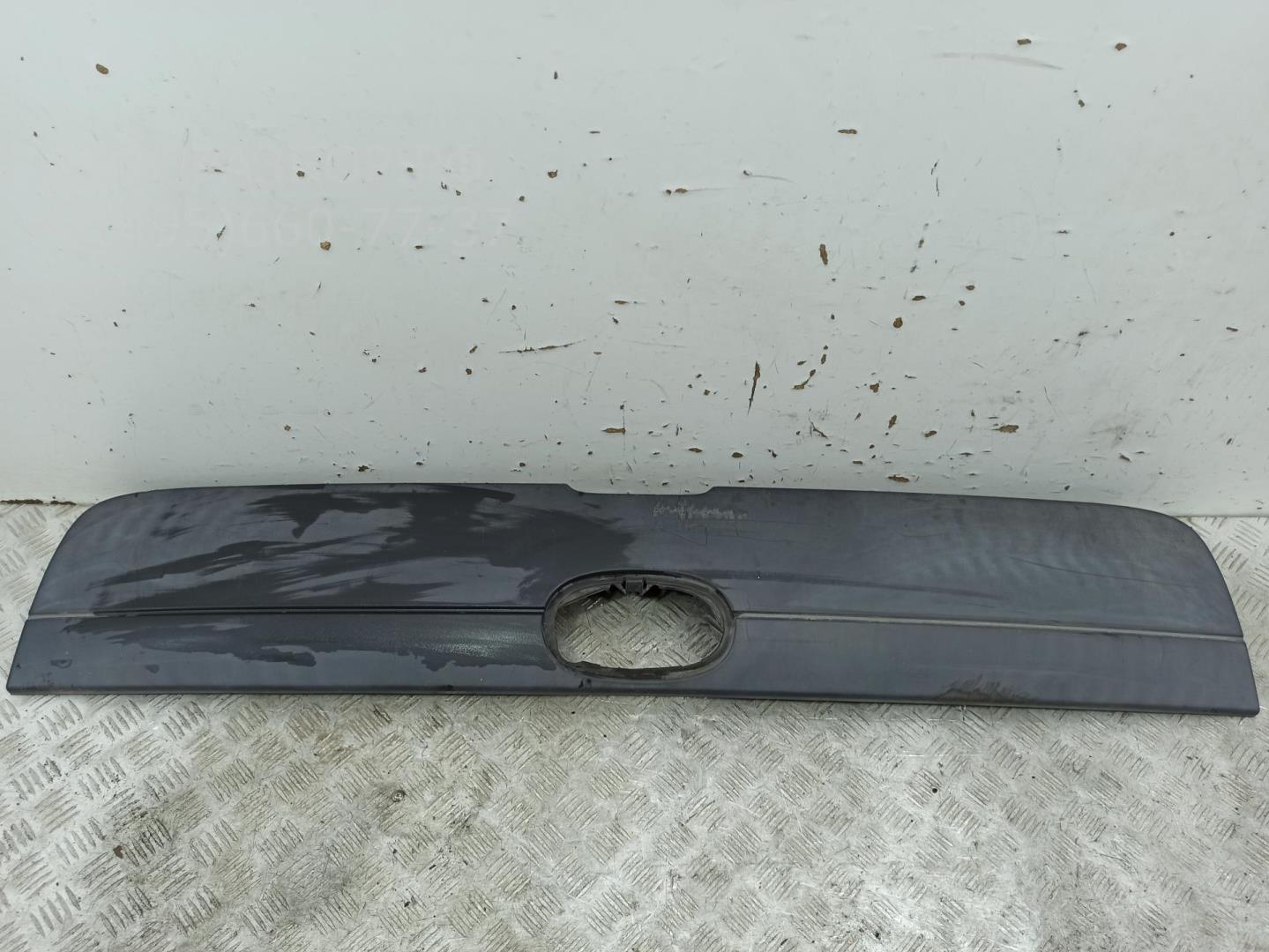 Накладка крышки багажника