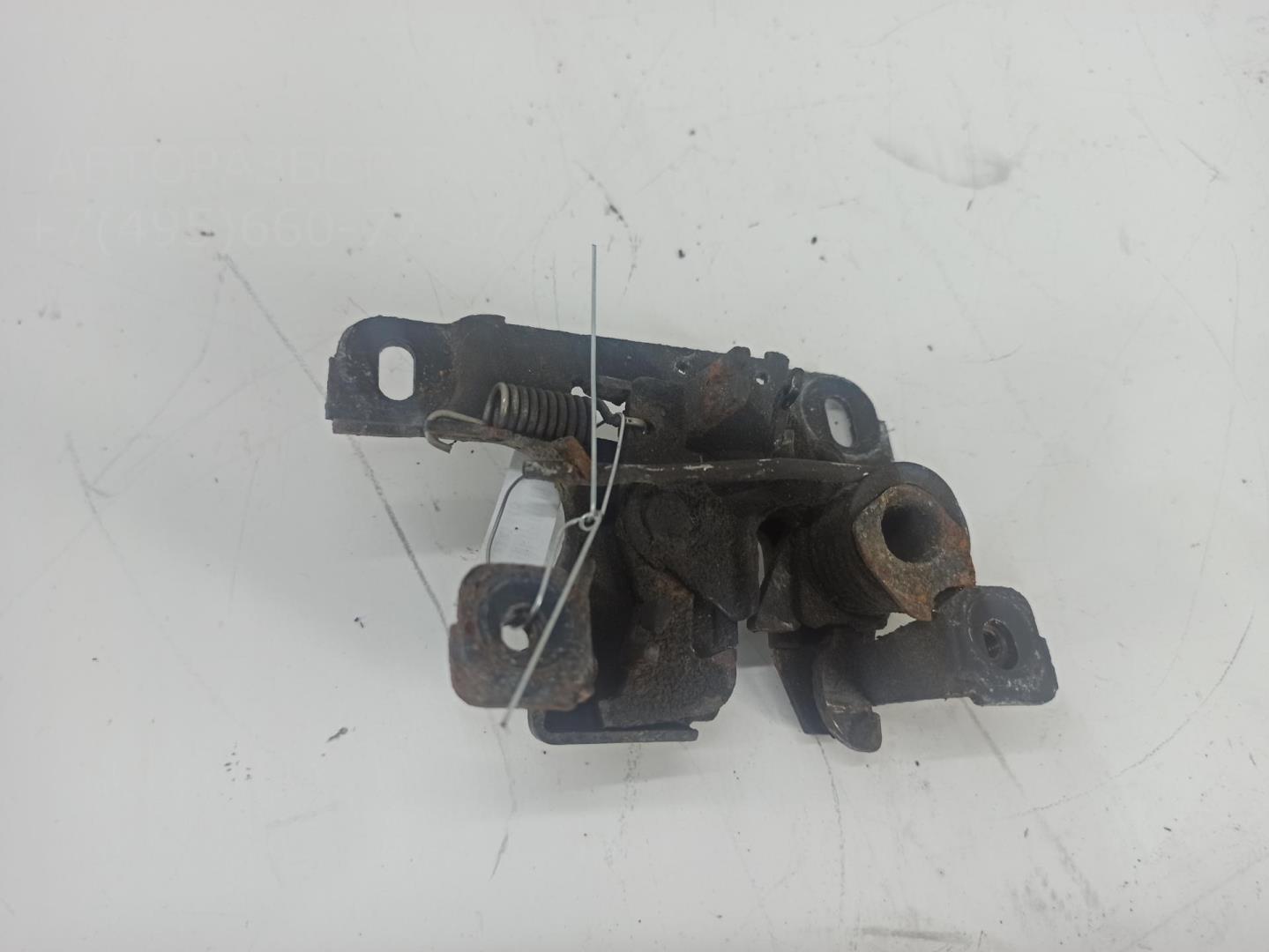 Замок капота