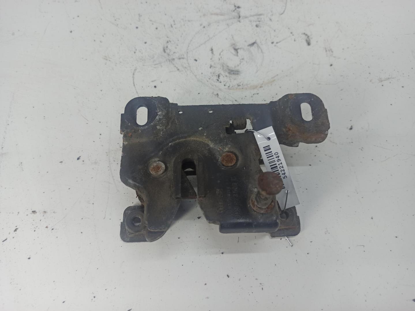 Замок капота