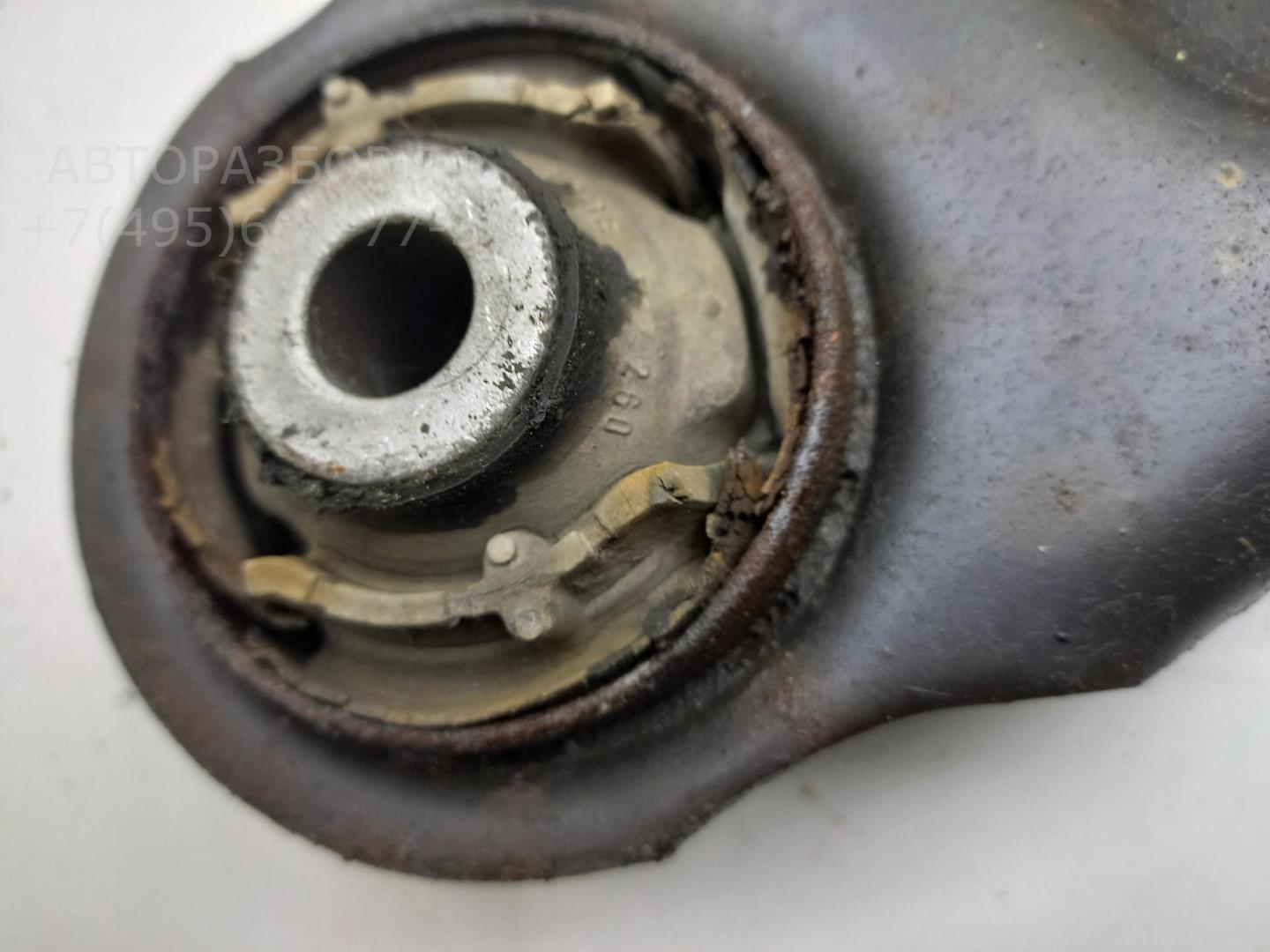 Рычаг передний левый