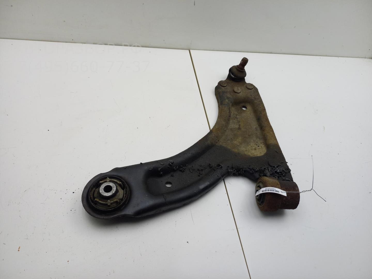 Рычаг передний левый
