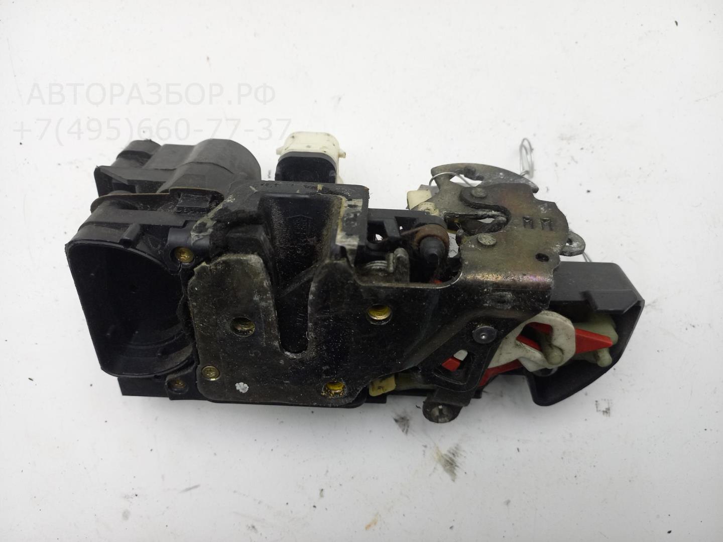 Замок двери передней левой