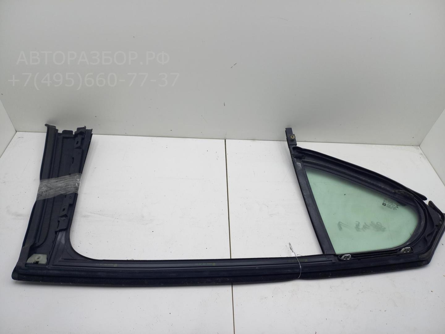 Стекло двери задней левой (форточка)