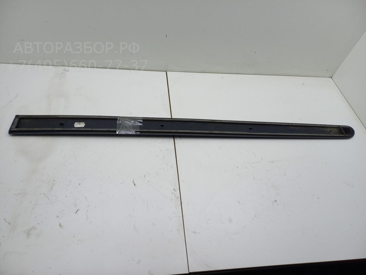 Накладка двери передней правой