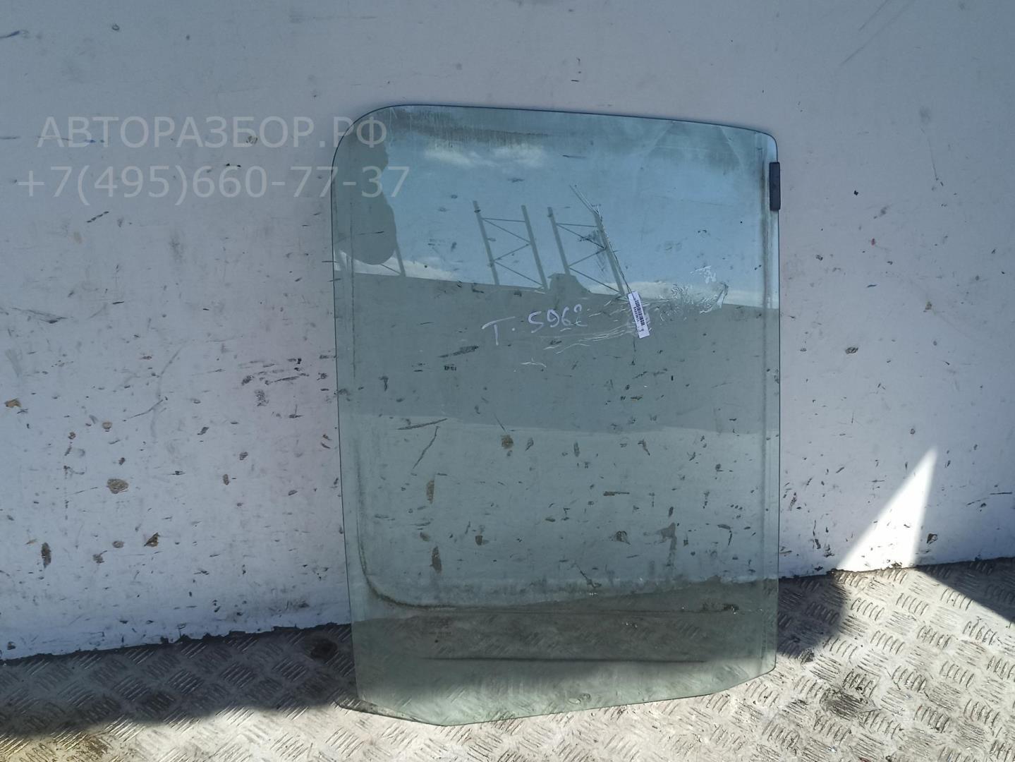 Стекло двери передней правой