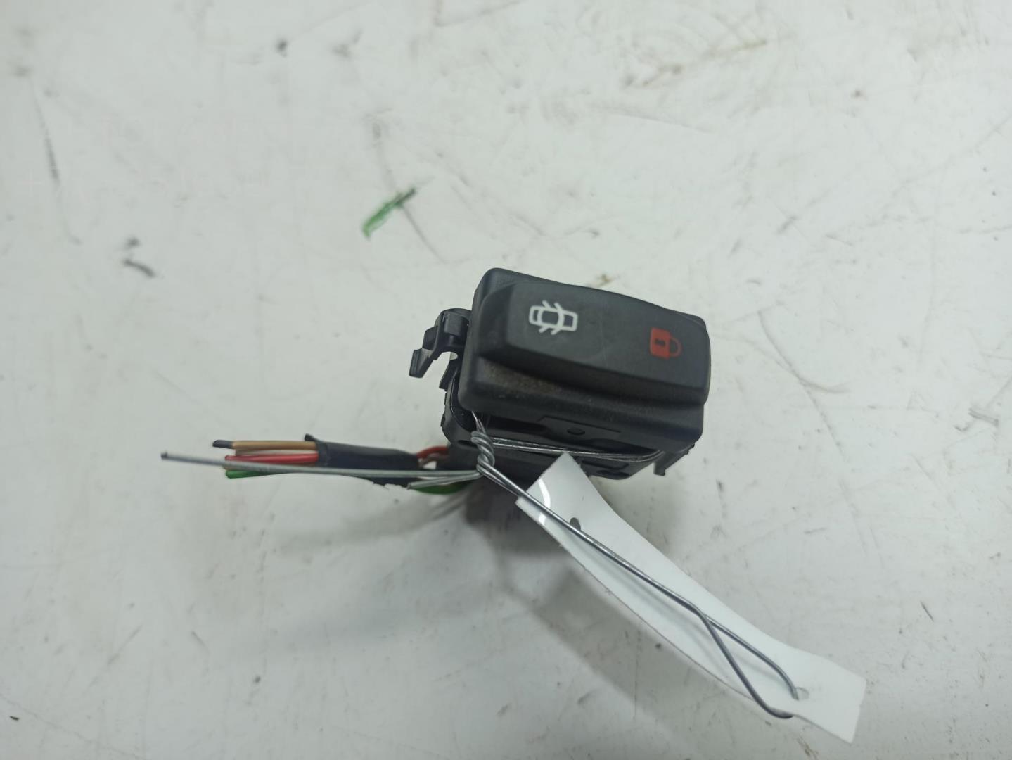 Кнопка центрального замка