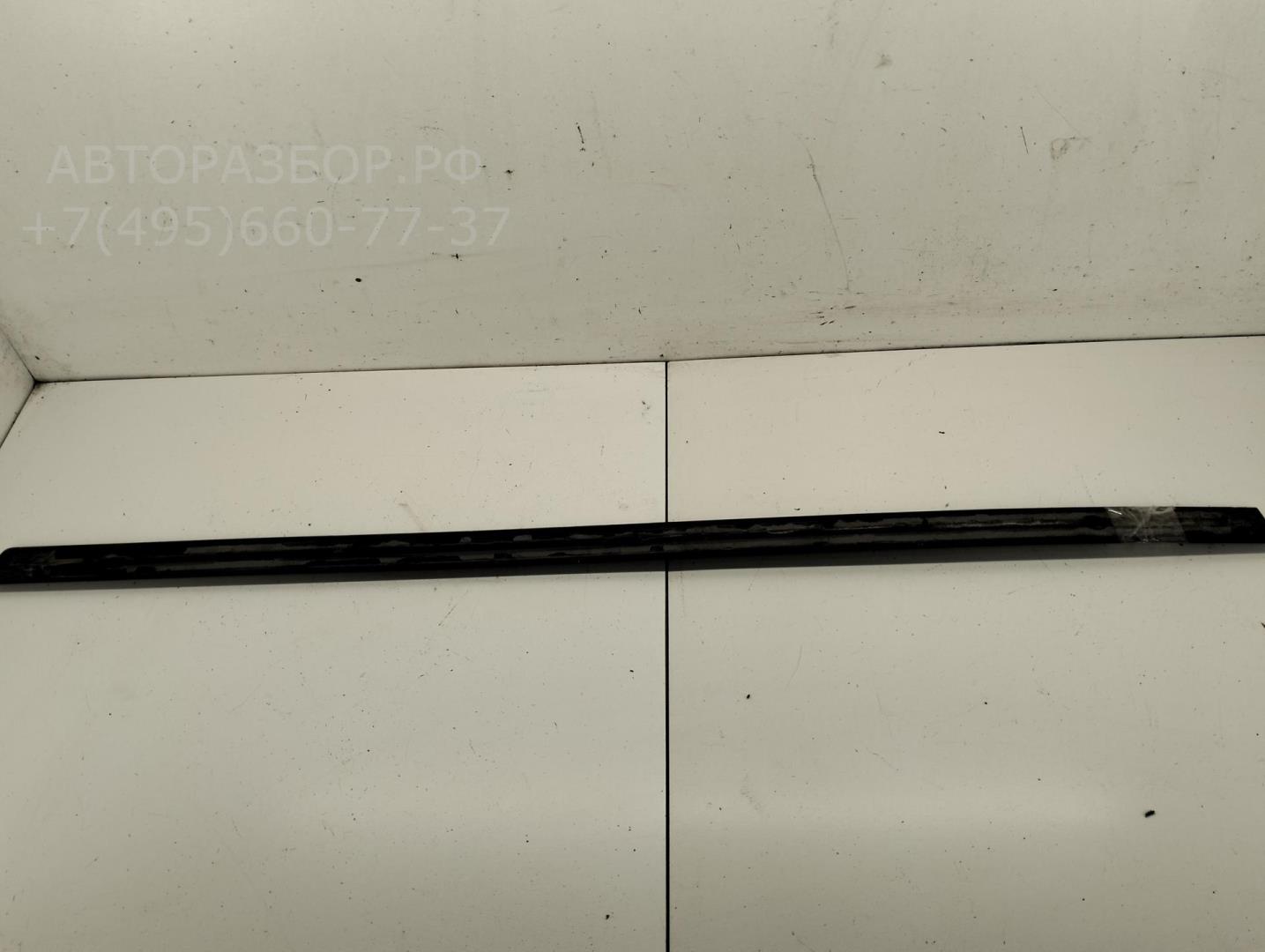 Молдинг двери передней левой