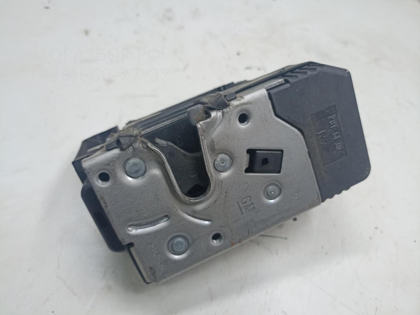 Замок двери передней правой