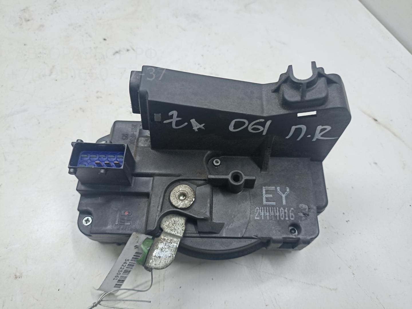 Замок двери передней правой