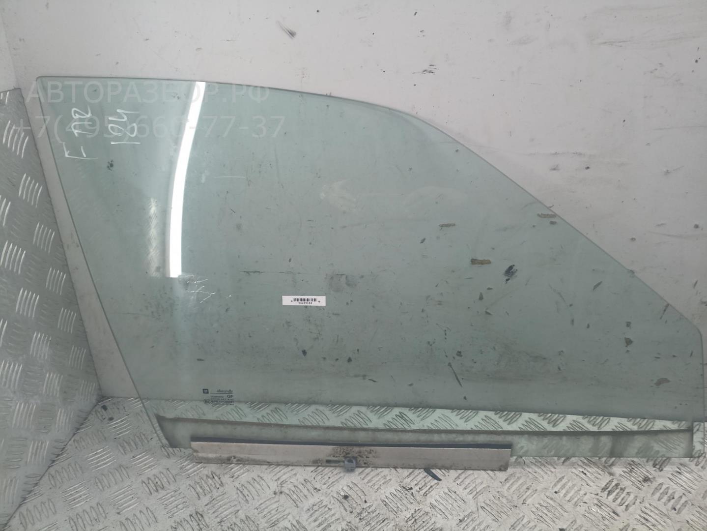 Стекло двери передней правой