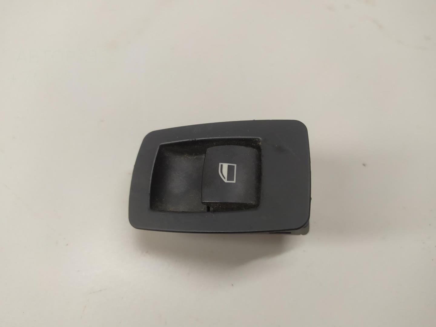 Кнопка стеклоподъемника