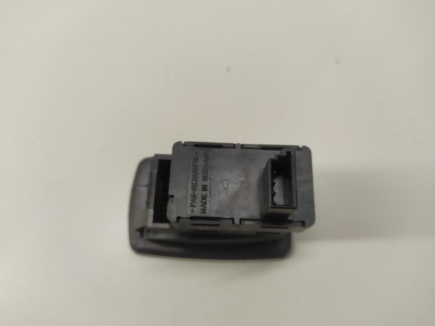 Кнопка стеклоподъемника