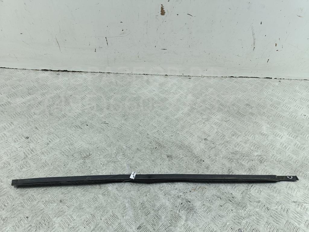 Уплотнитель двери