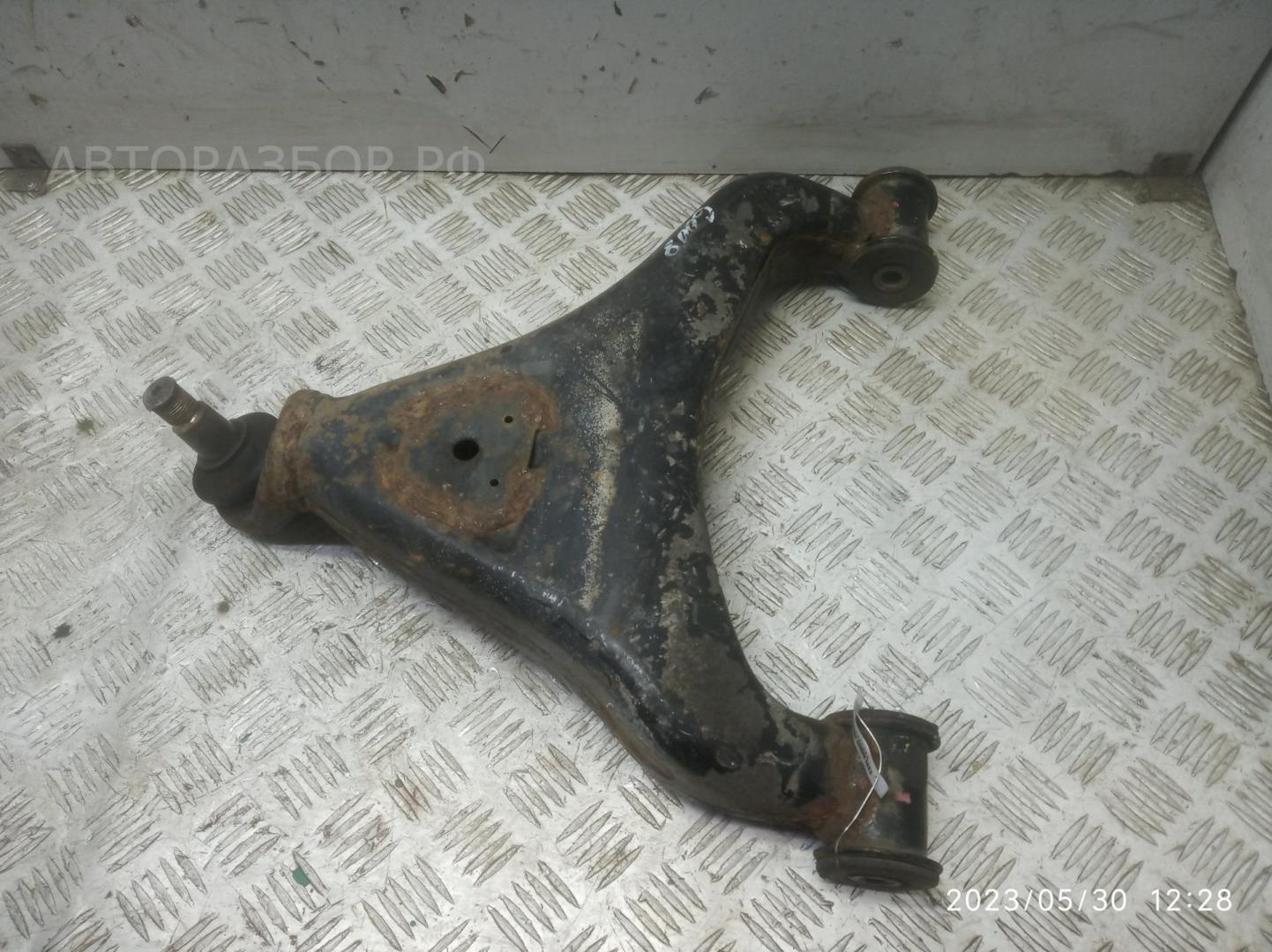 Рычаг передний правый