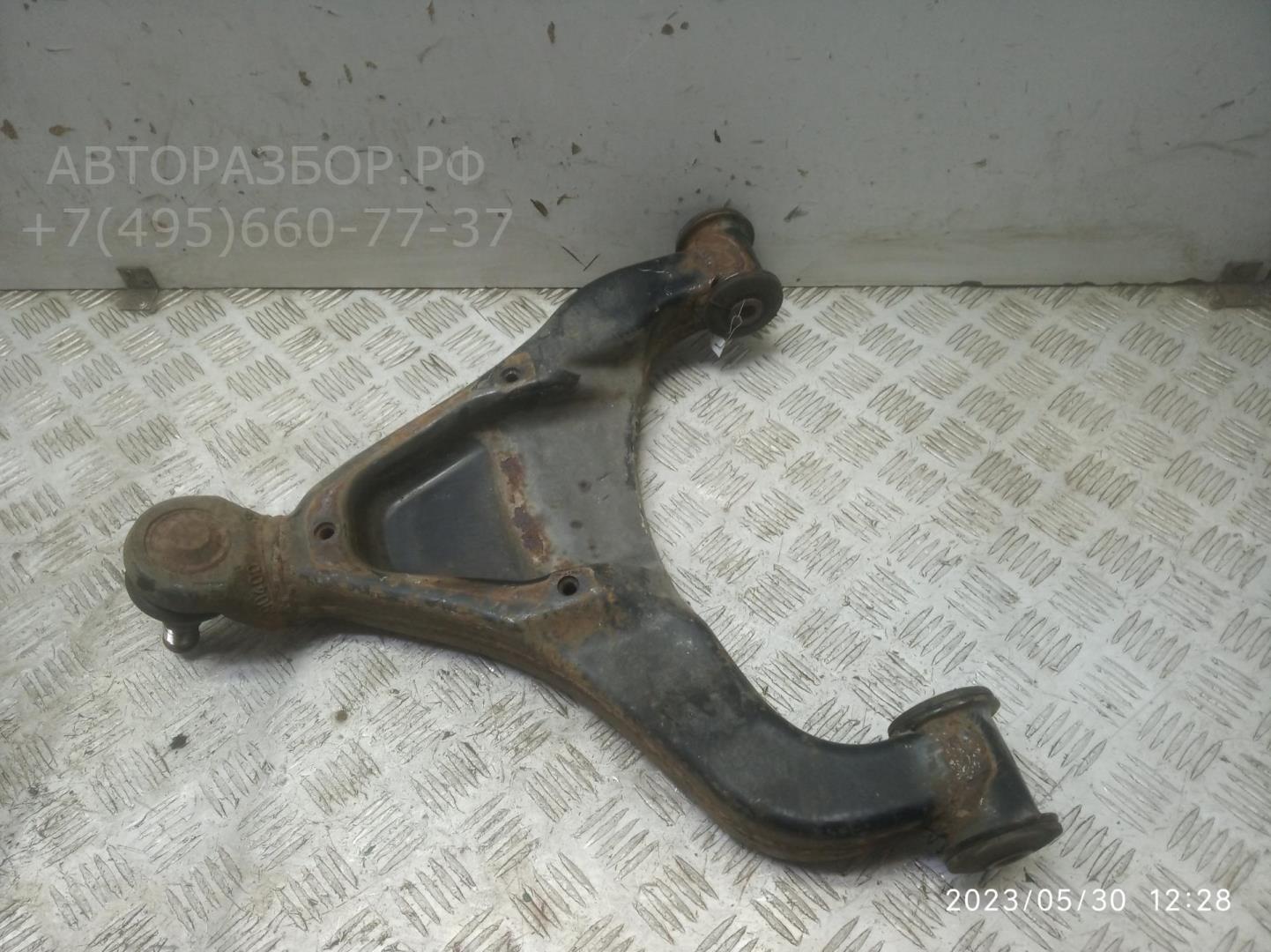 Рычаг передний правый