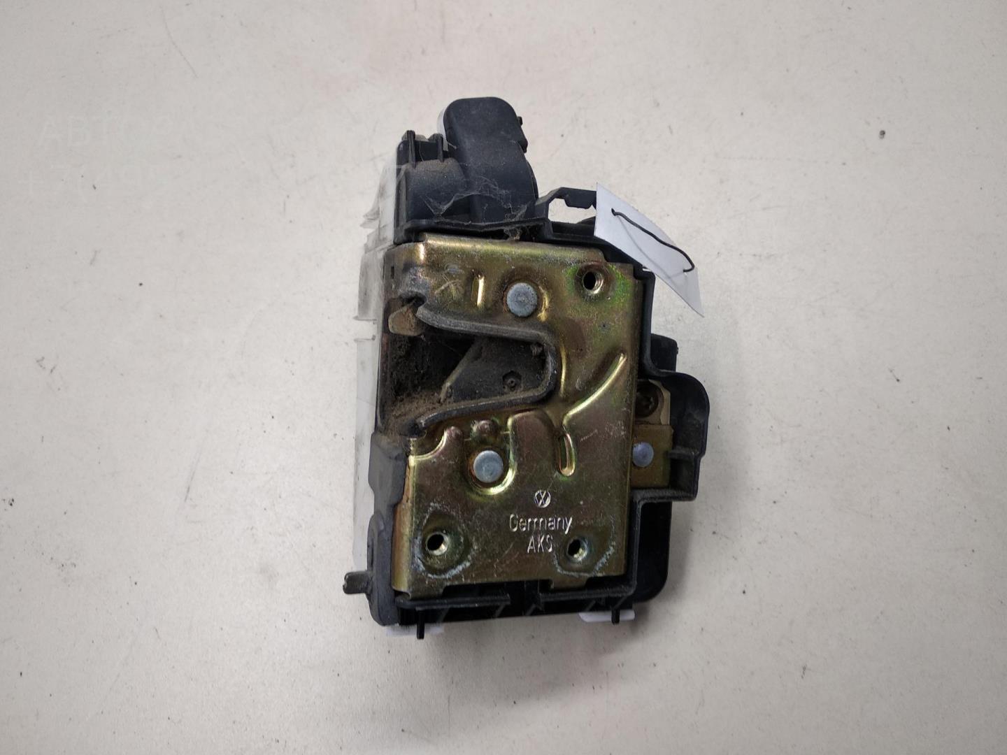 Замок двери задней правой