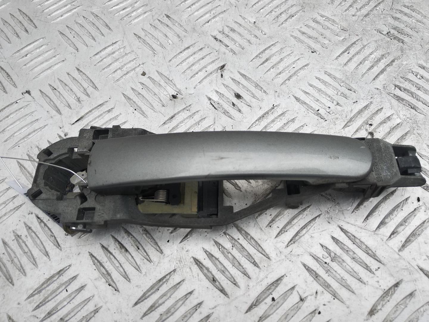 Ручка двери передней наружная правая