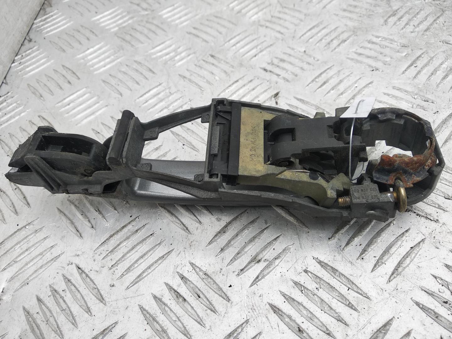 Ручка двери передней наружная правая