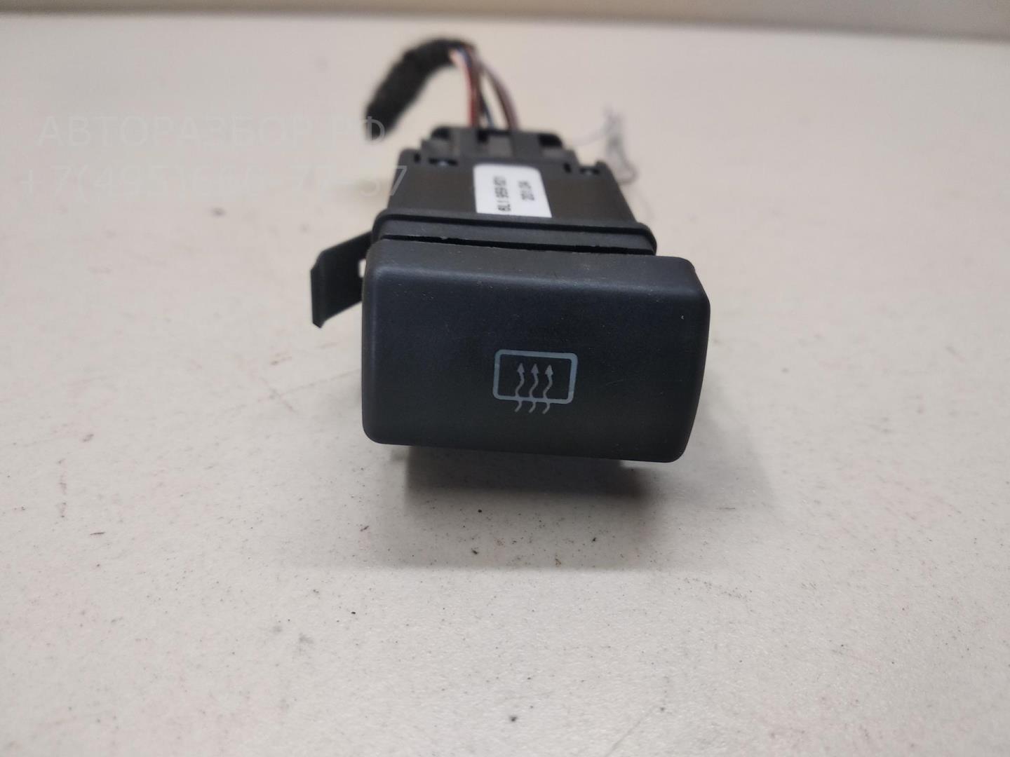 Кнопка обогрева заднего стекла