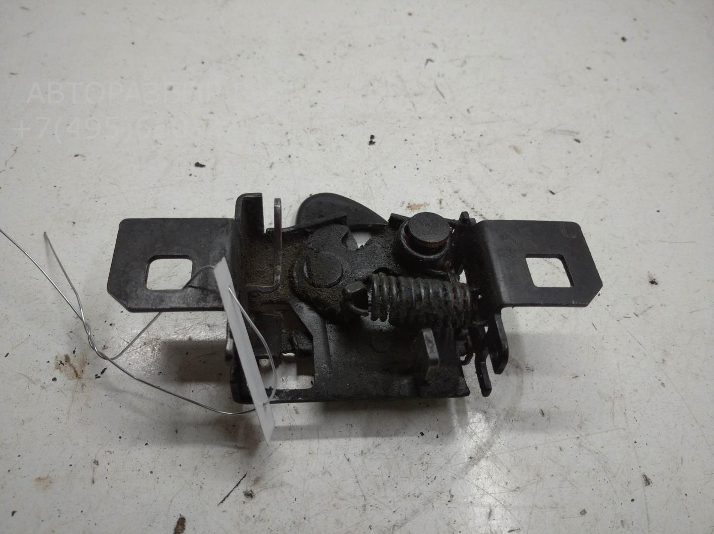 Замок капота