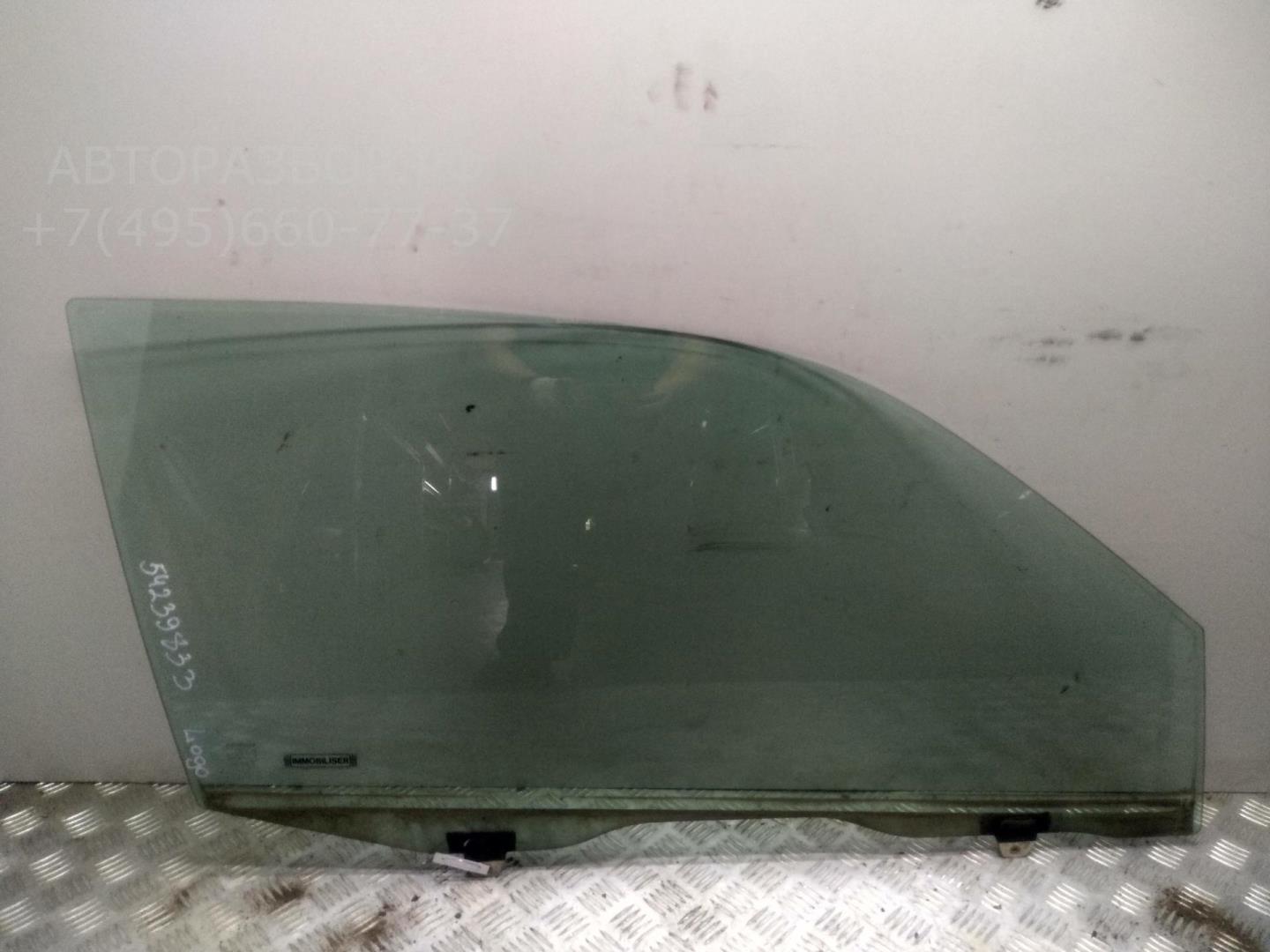 Стекло двери передней правой