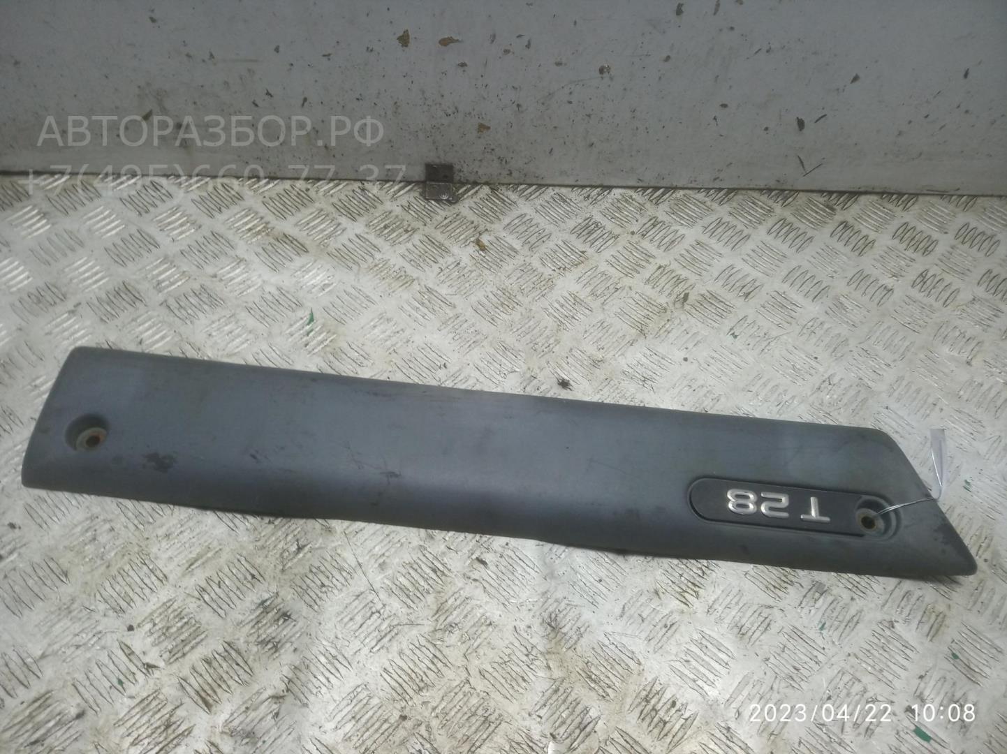 Молдинг двери передней левой