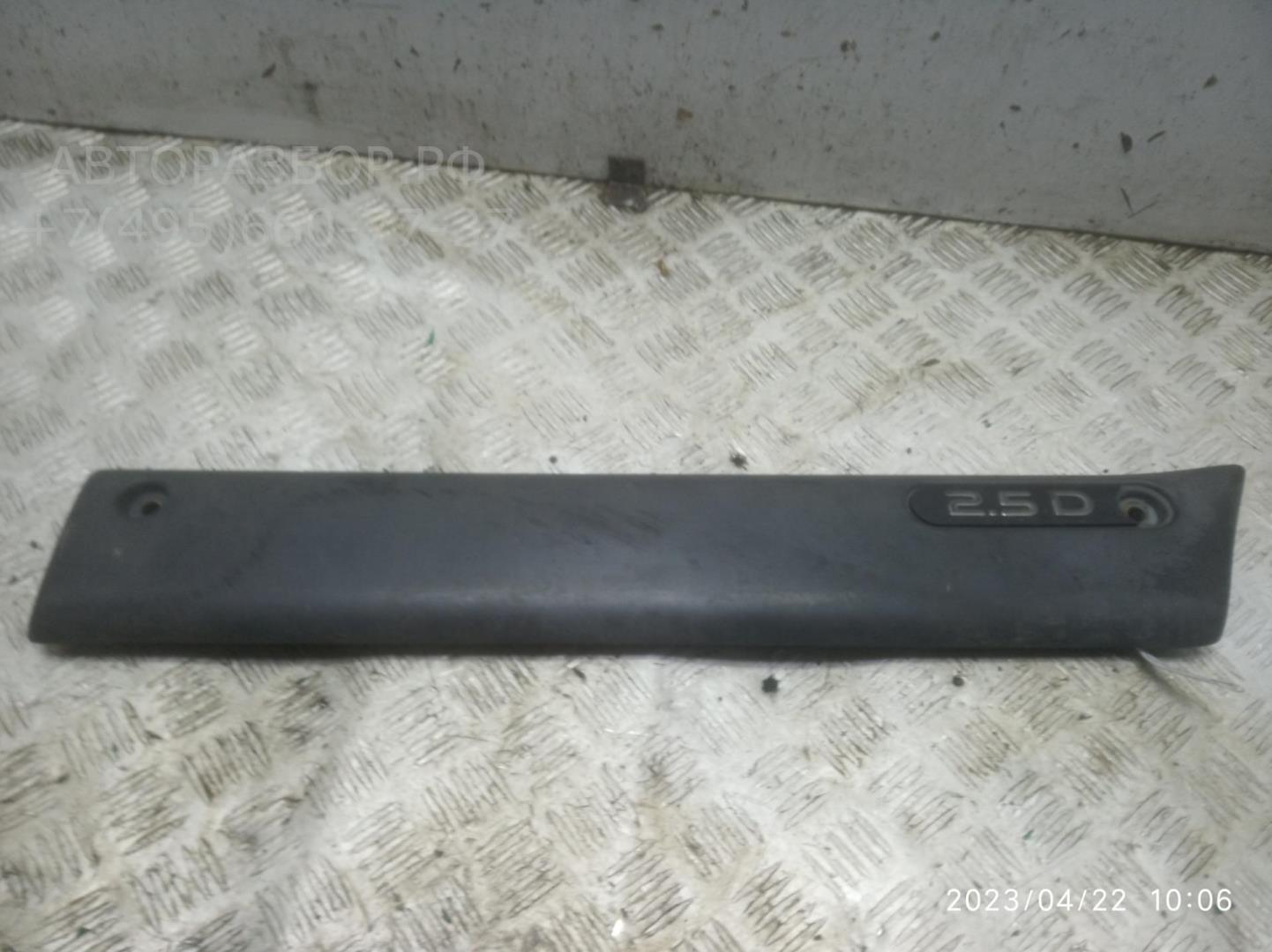 Накладка двери передней правой