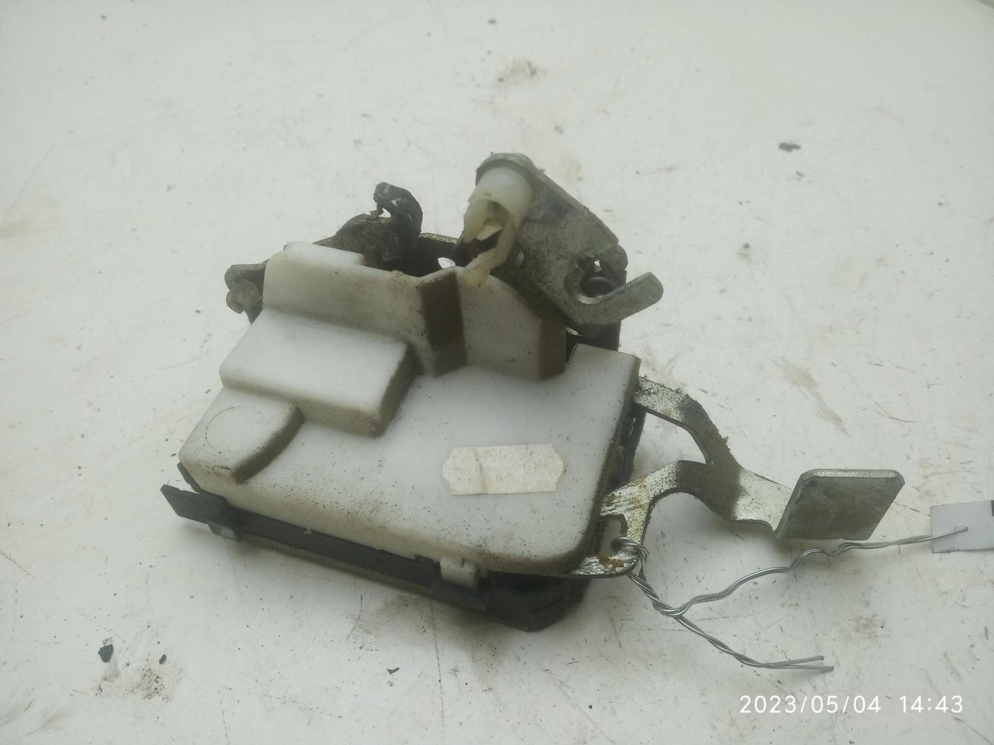 Замок двери передней левой