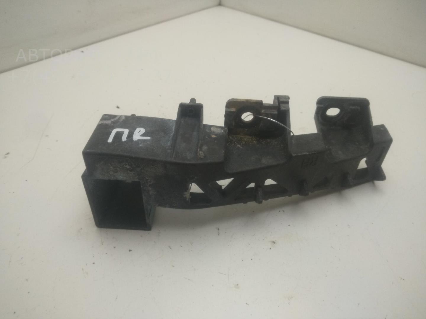 Кронштейн фар правый