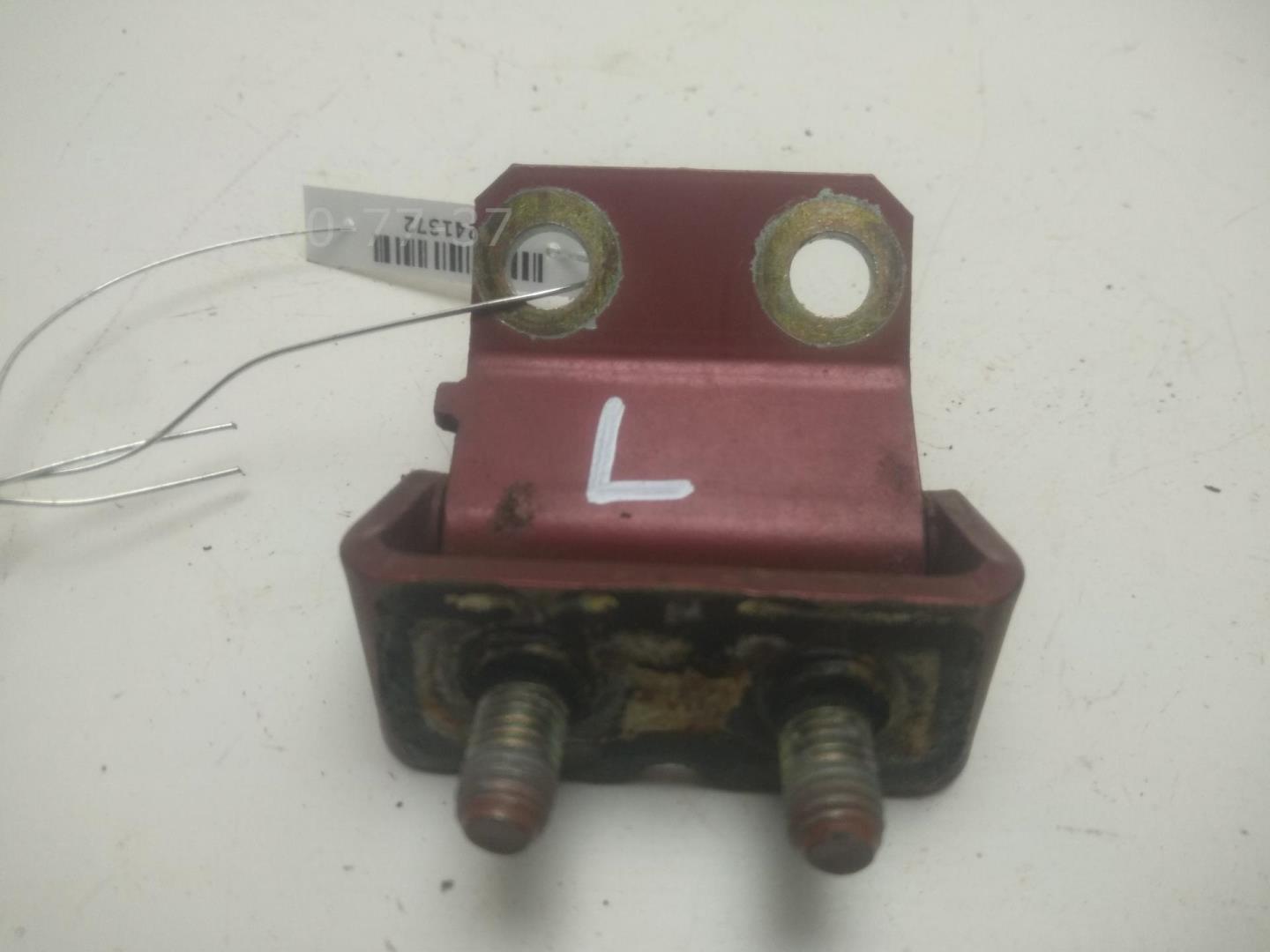 Петля крышки багажника