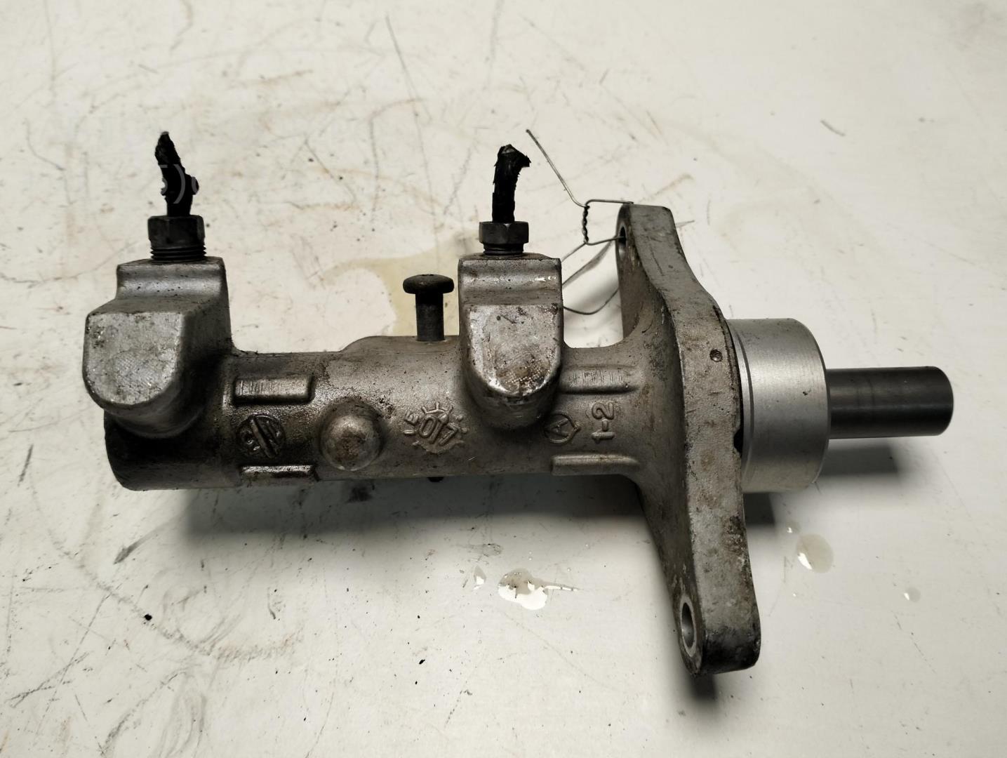 Цилиндр тормозной главный