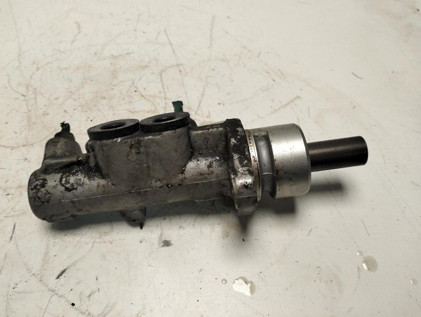 Цилиндр тормозной главный