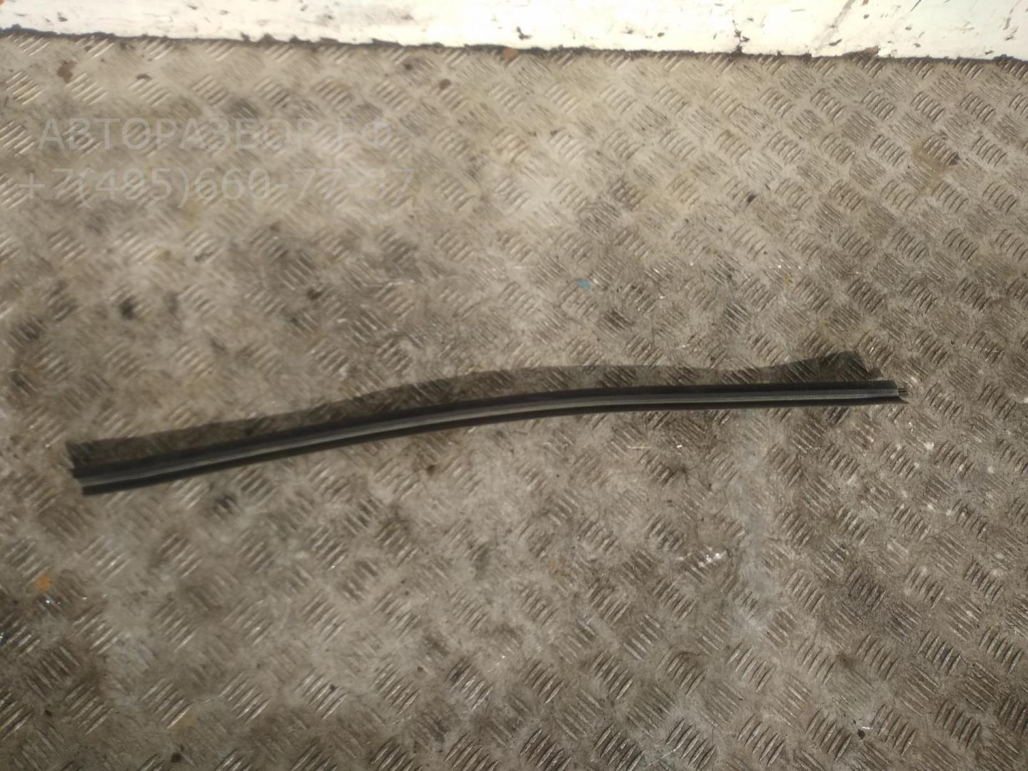 Накладка стекла переднего левого