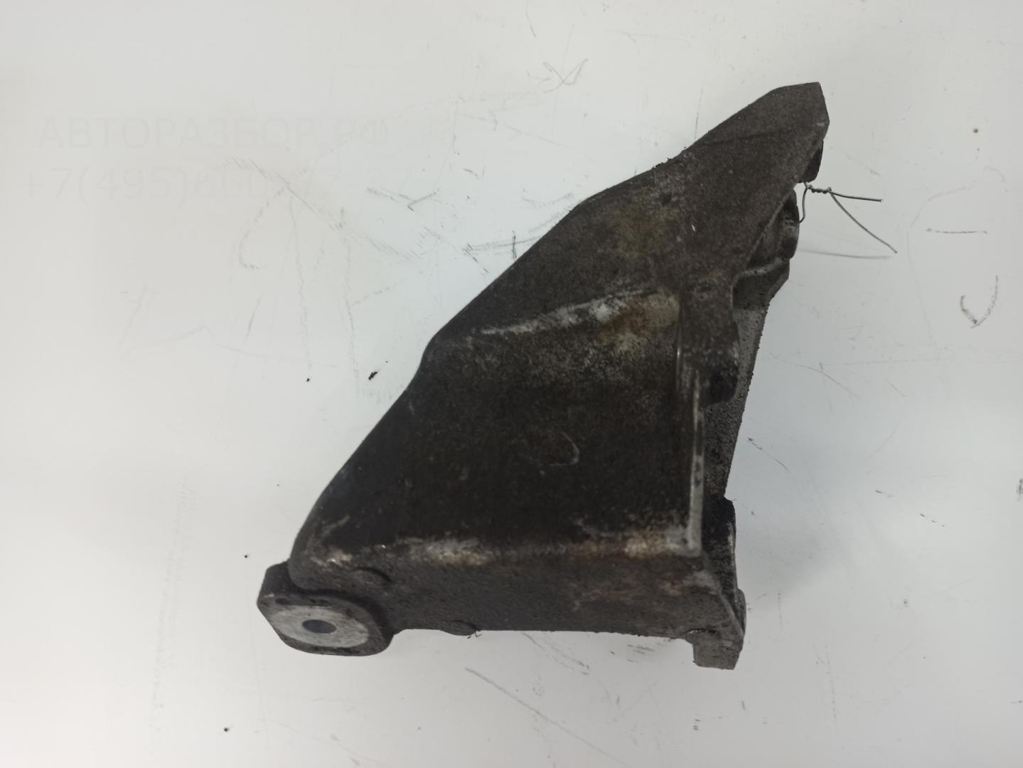 Кронштейн двигателя левый