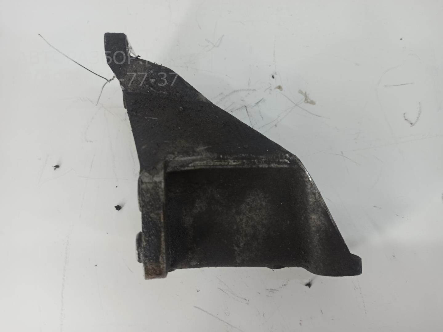 Кронштейн двигателя левый