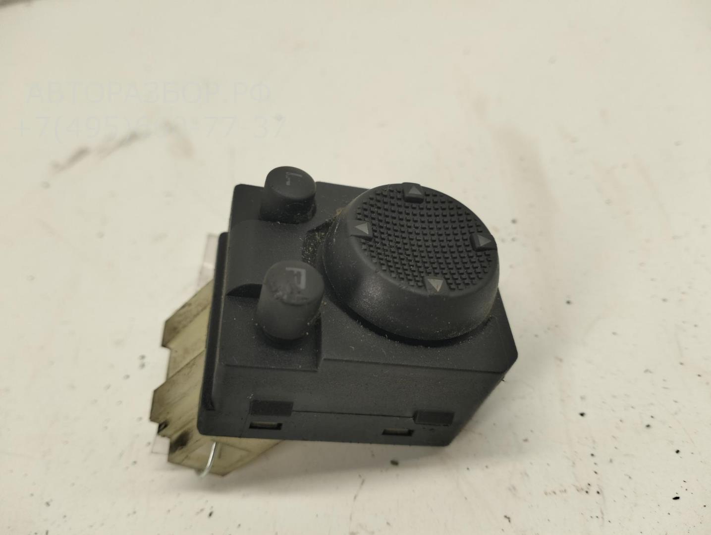 Кнопка регулировки зеркала