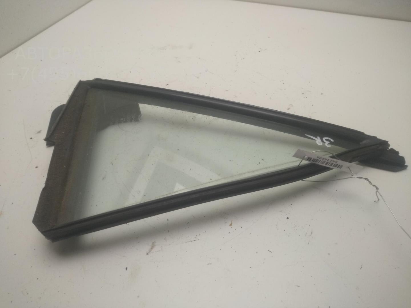 Стекло двери задней правой (форточка)