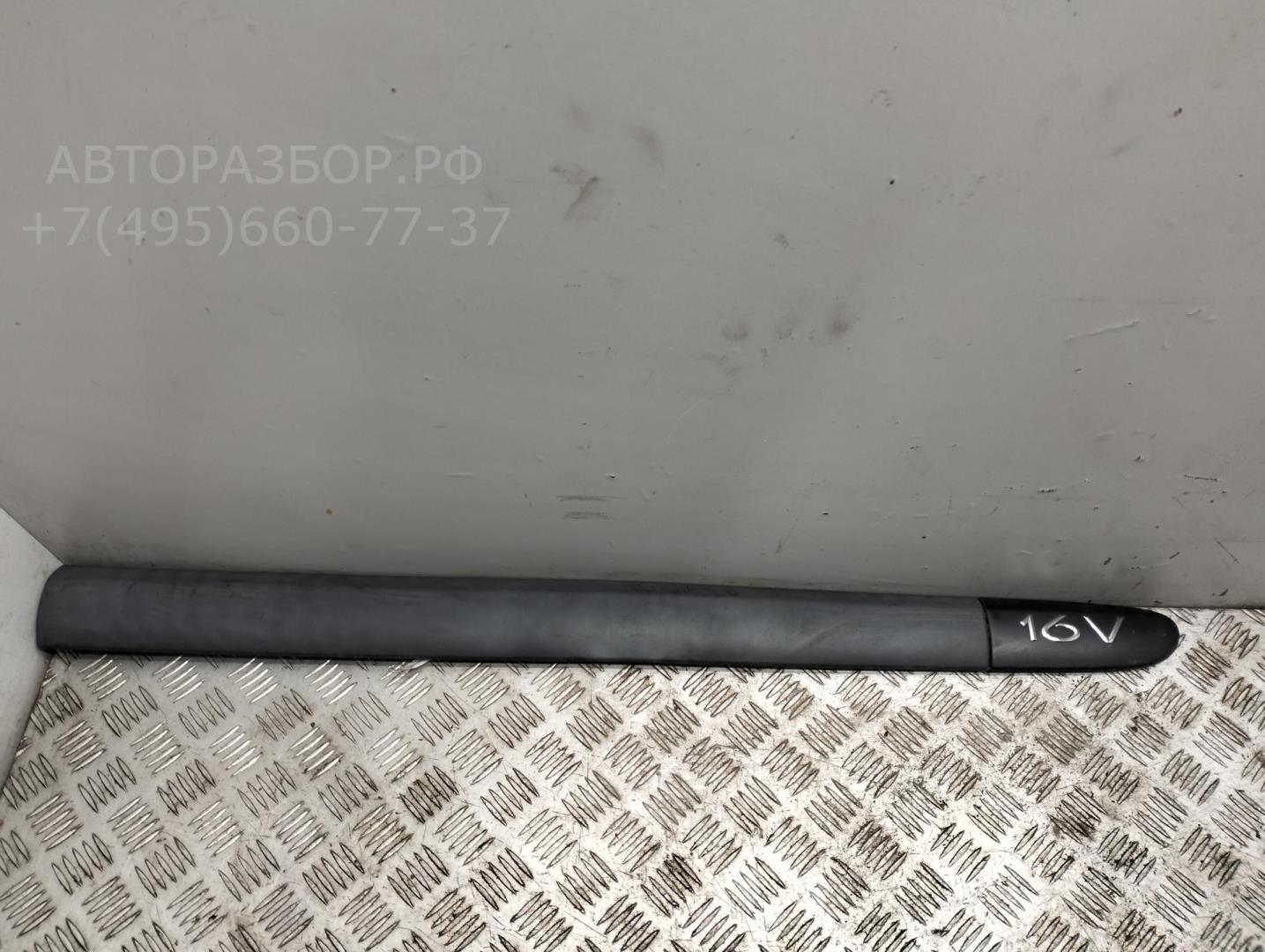 Накладка двери передней правой