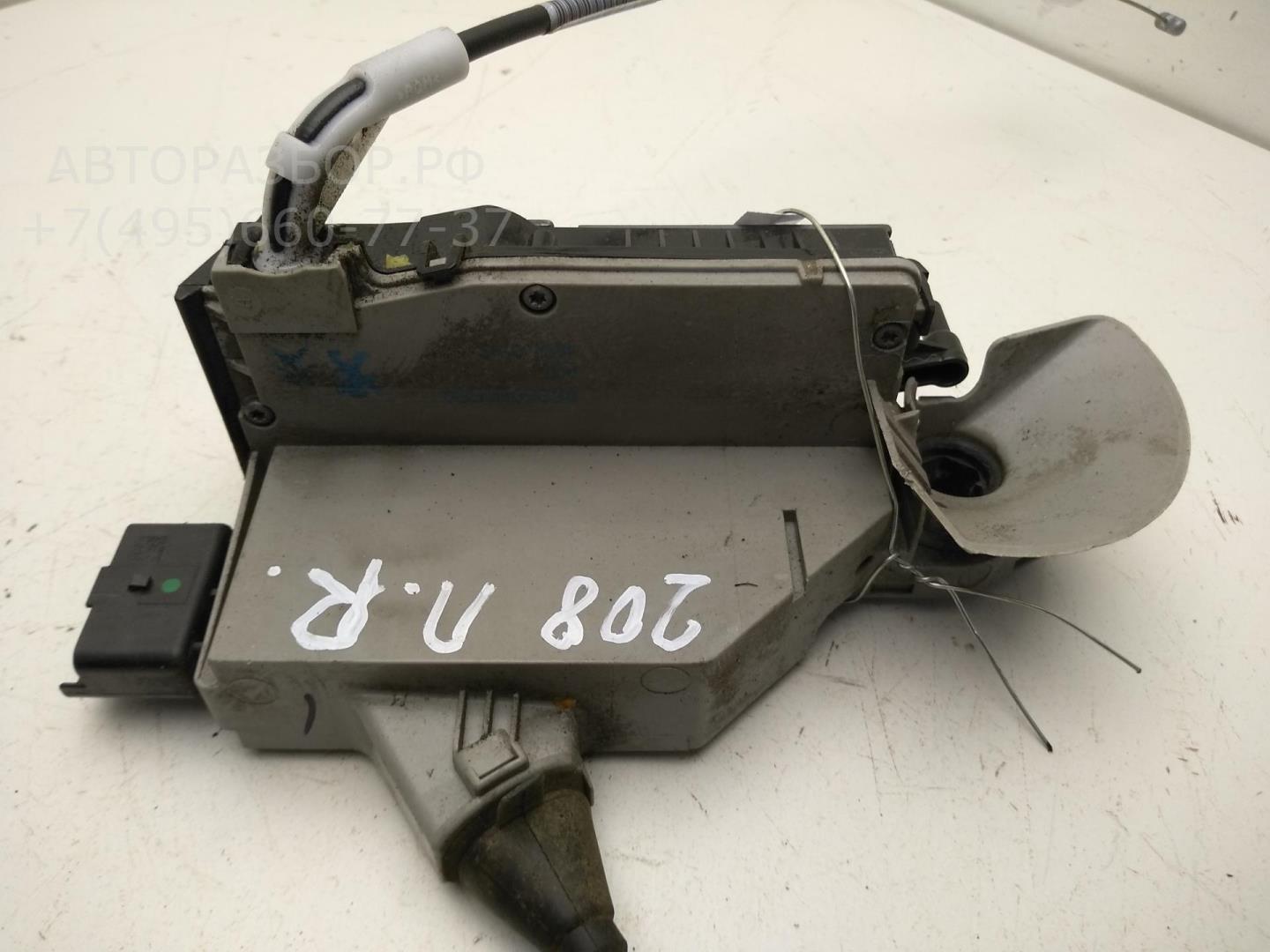 Замок двери передней правой