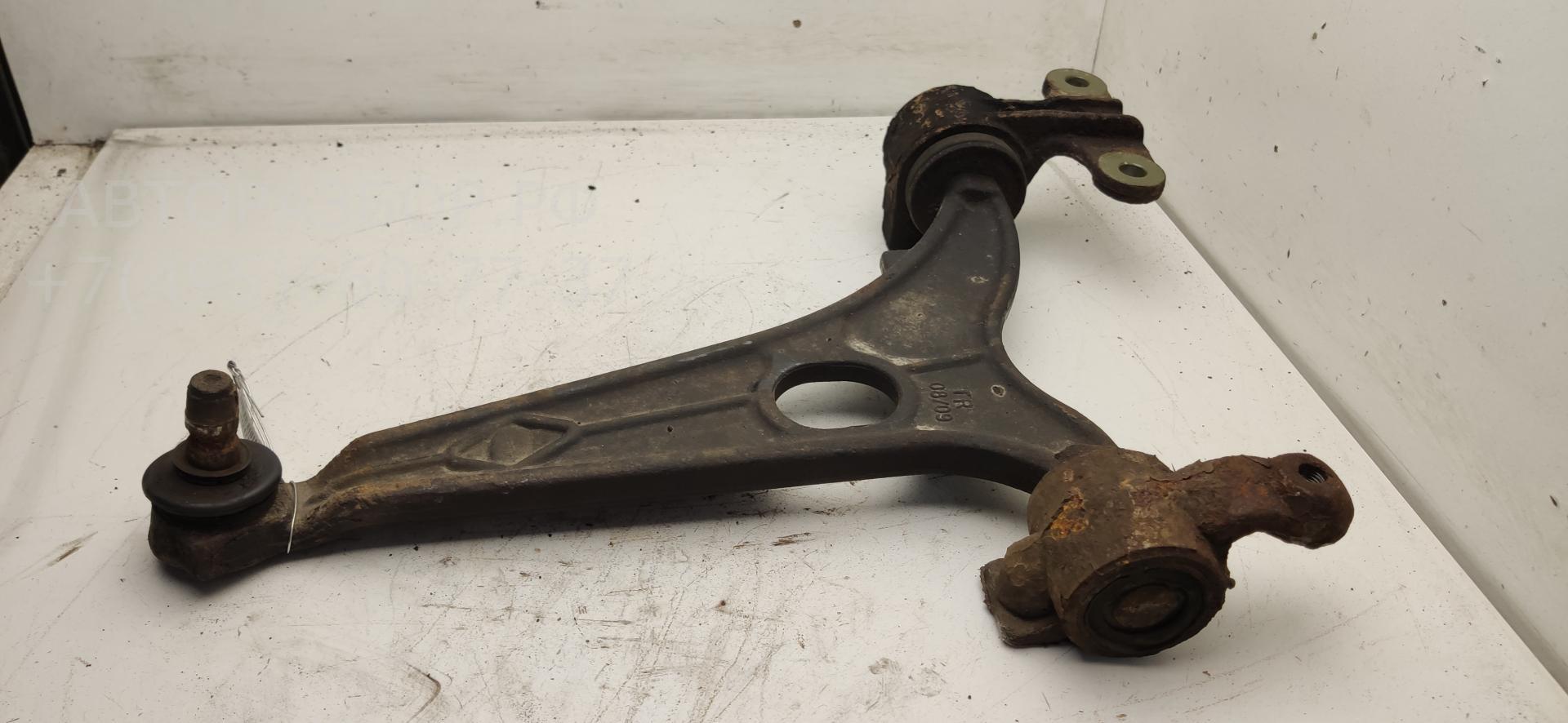 Рычаг передний правый