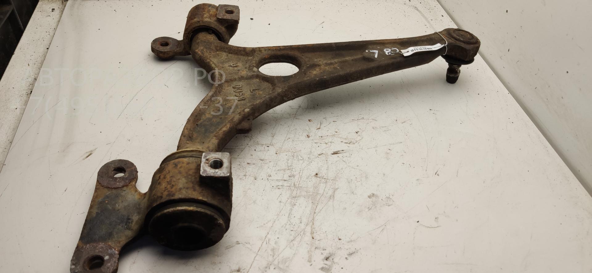 Рычаг передний левый