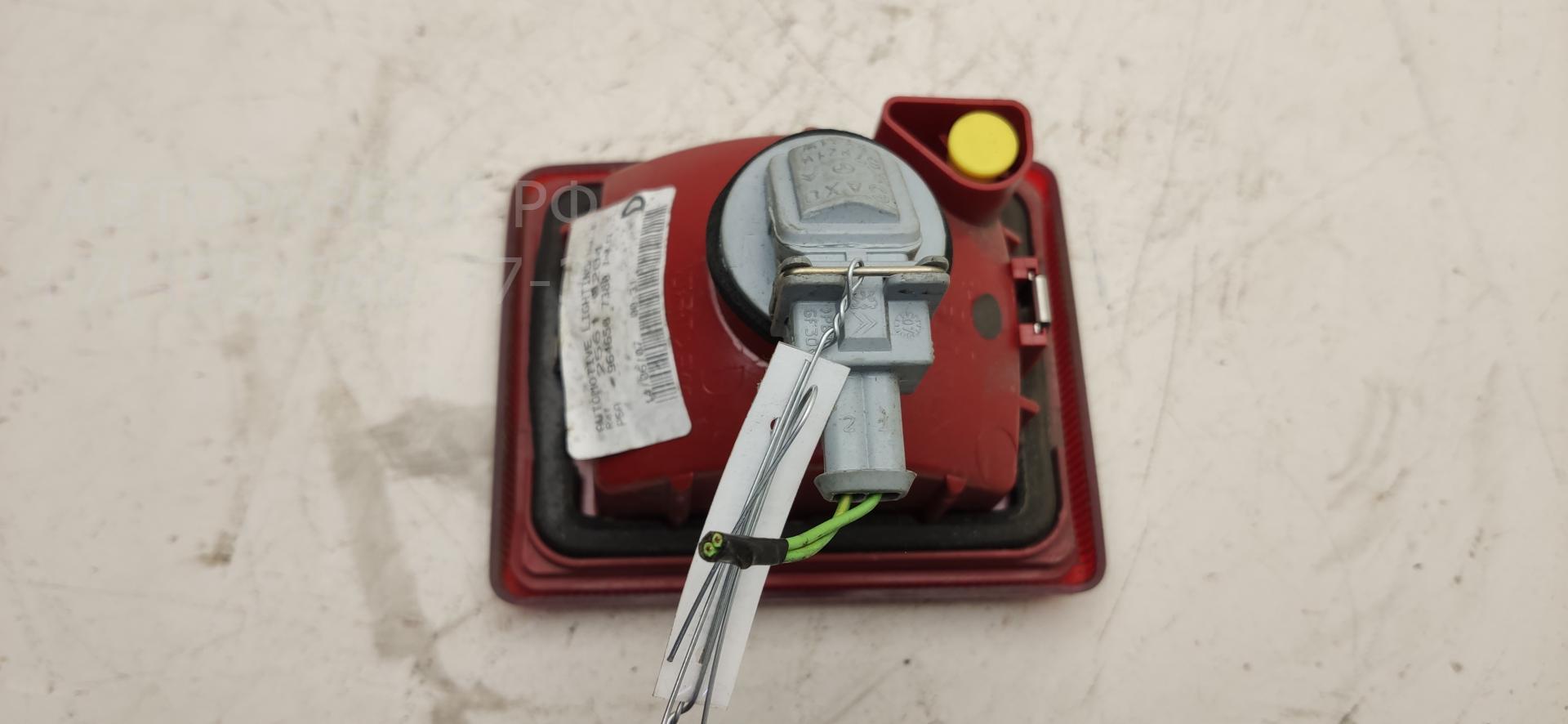 Фонарь задний в бампер правый