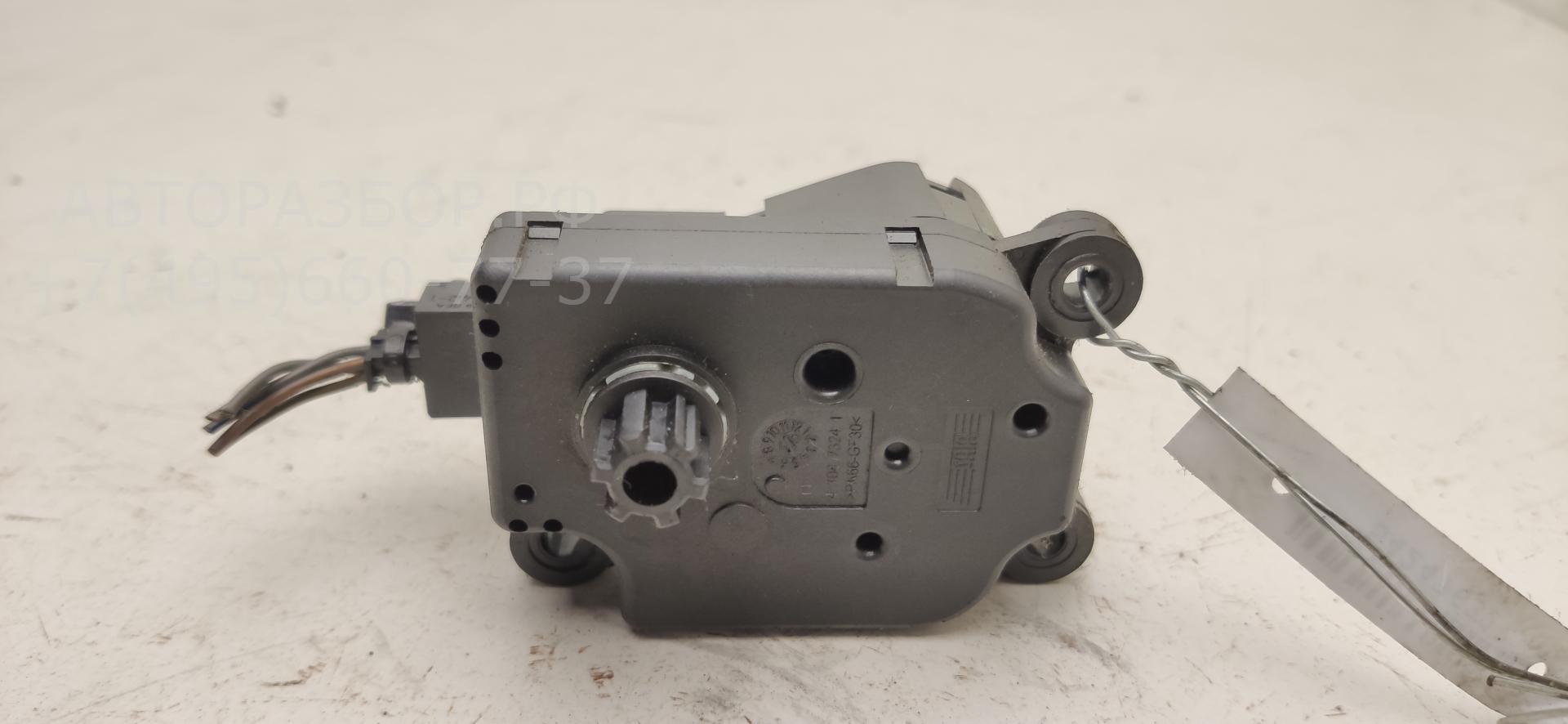 Моторчик заслонки печки