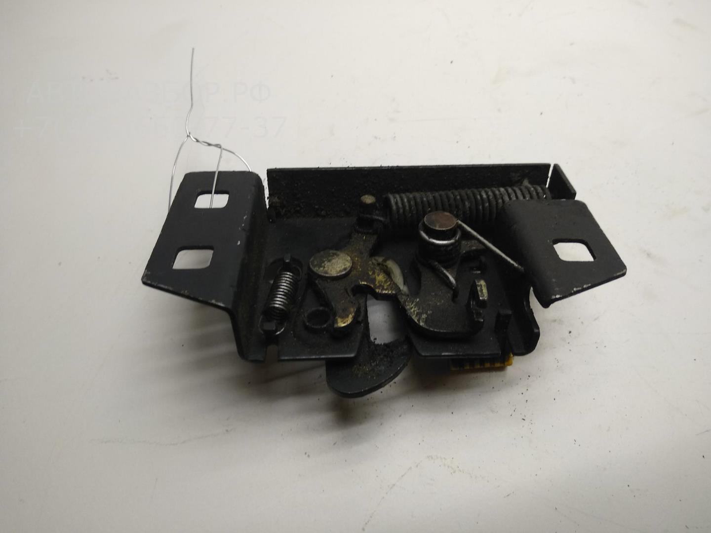 Замок капота