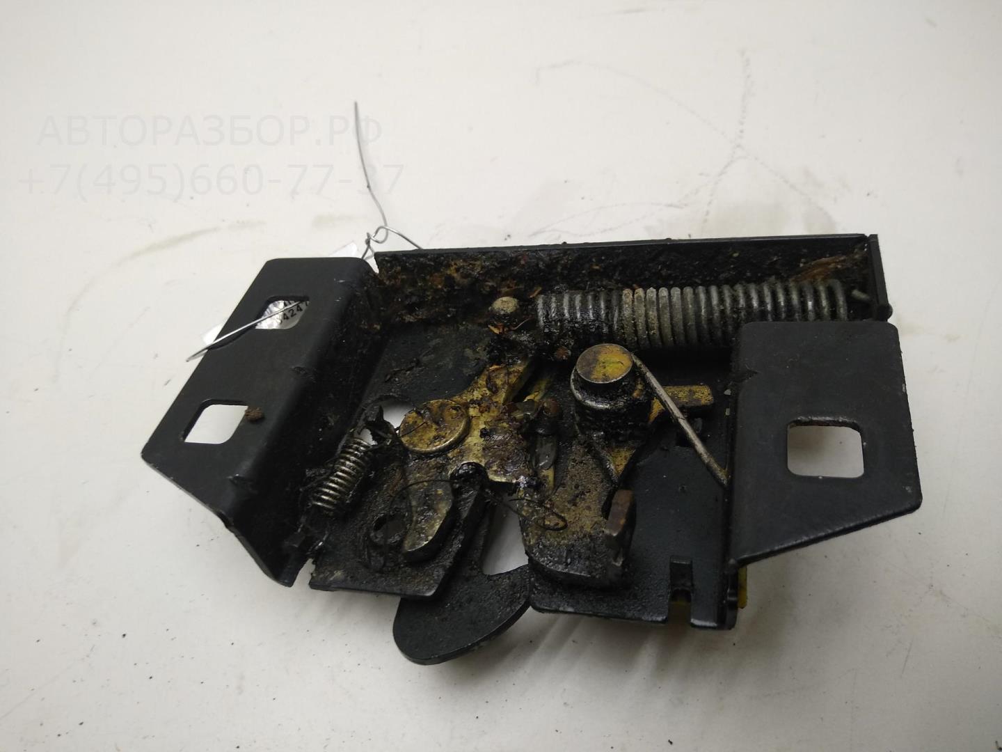 Замок капота